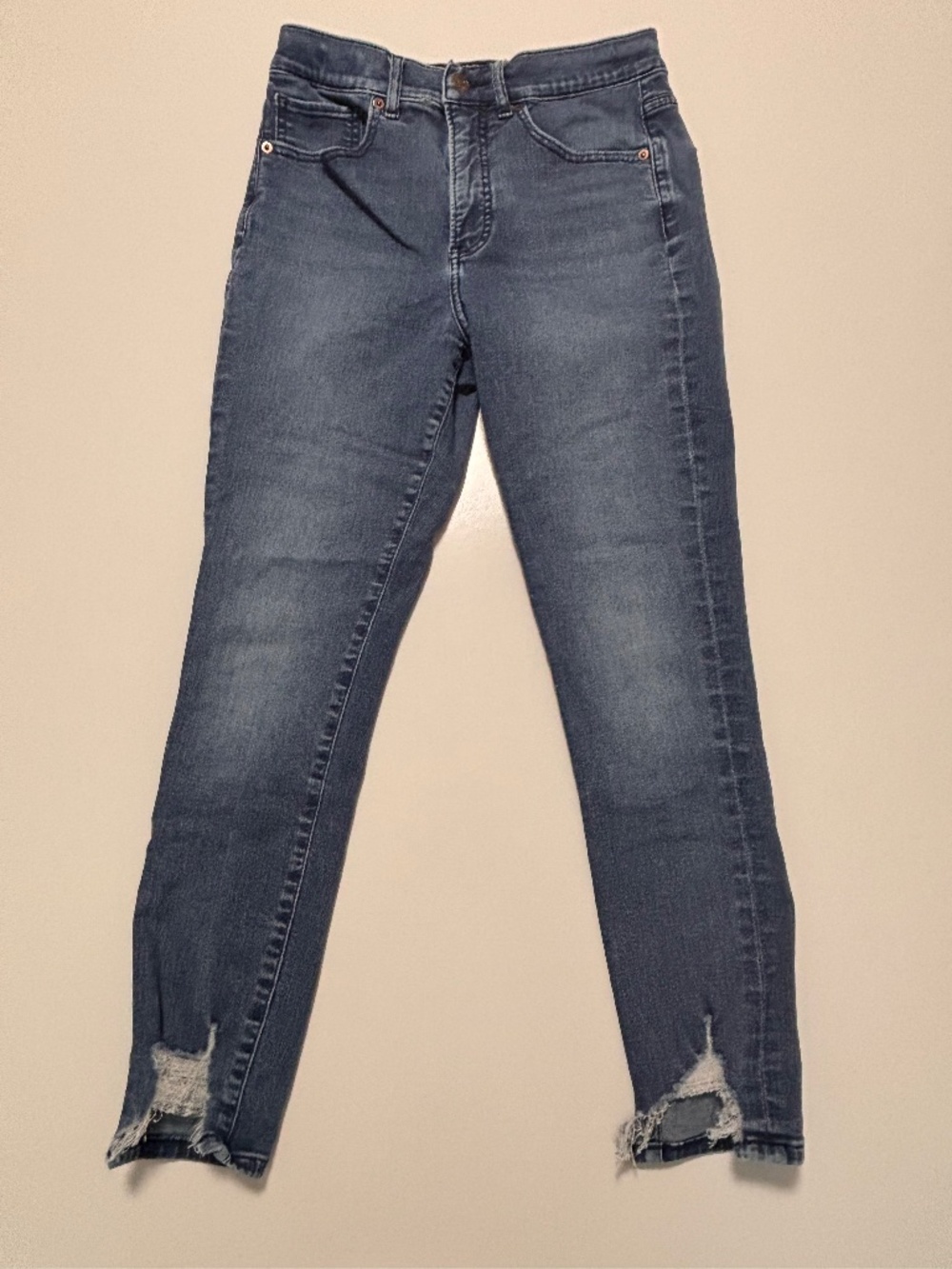 Womens Express Stretch Cropped Skinny High Rise Distressed Jeans Size 4